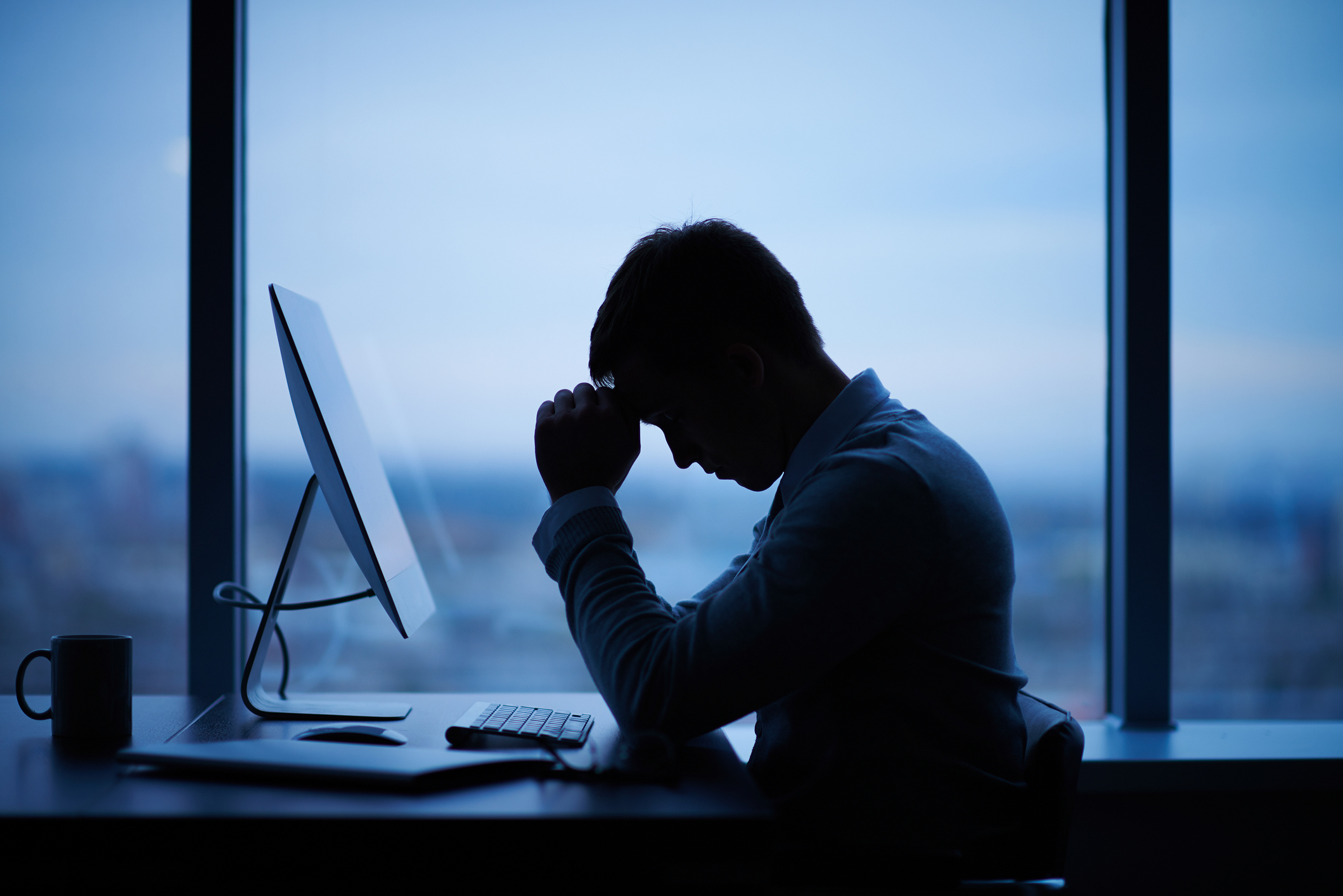 Anwalt für Versicherungsrecht berät Mandanten zur Klage gegen die Berufsunfähigkeitsversicherung bei Chronic Fatigue.